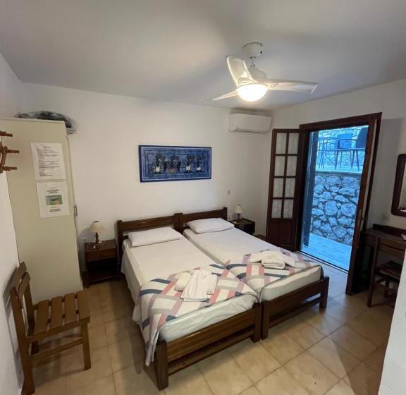 پانسیون Villa Perris Studios