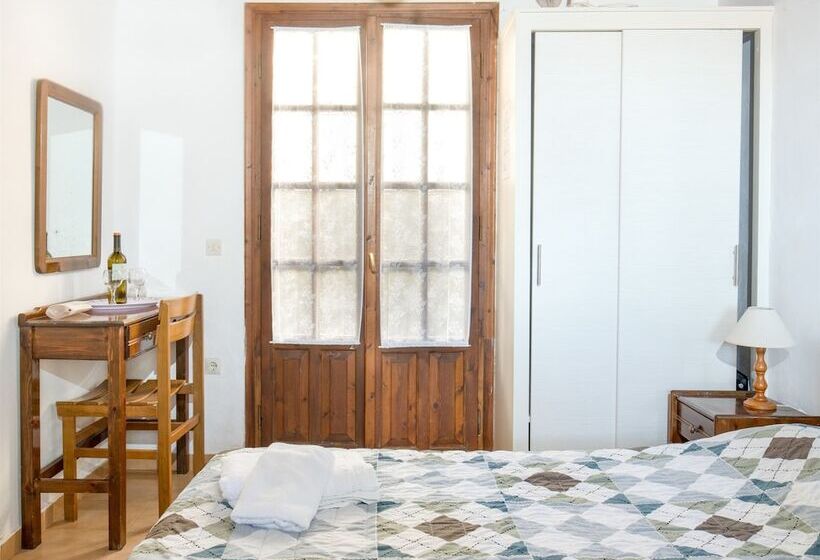 پانسیون Villa Perris Studios