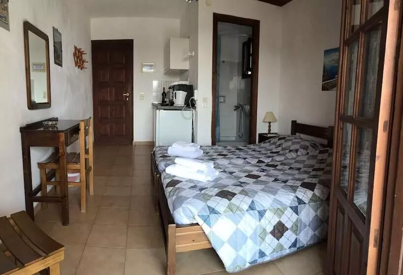 پانسیون Villa Perris Studios