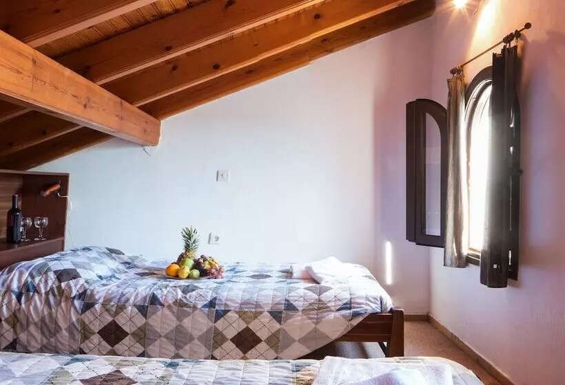 پانسیون Villa Perris Studios