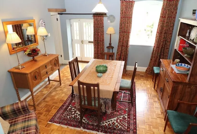 The Groom S House