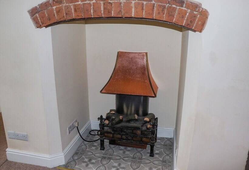 The Manor House At Kenwick Lodge