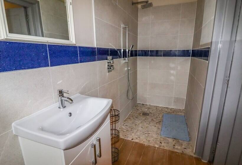 The Manor House At Kenwick Lodge