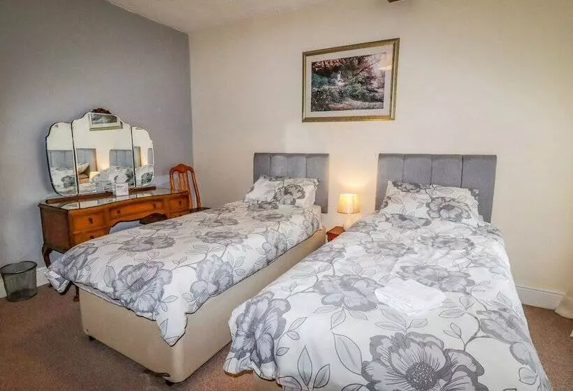 The Manor House At Kenwick Lodge