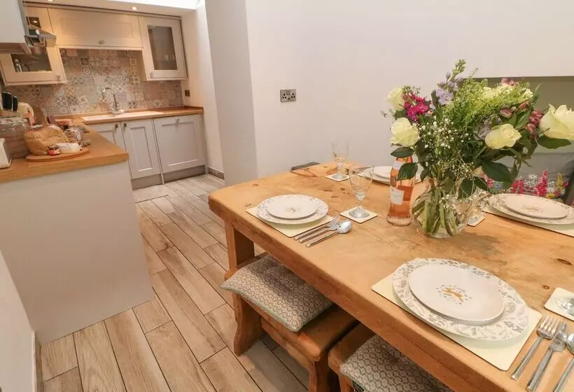 Ardeevin Cottage