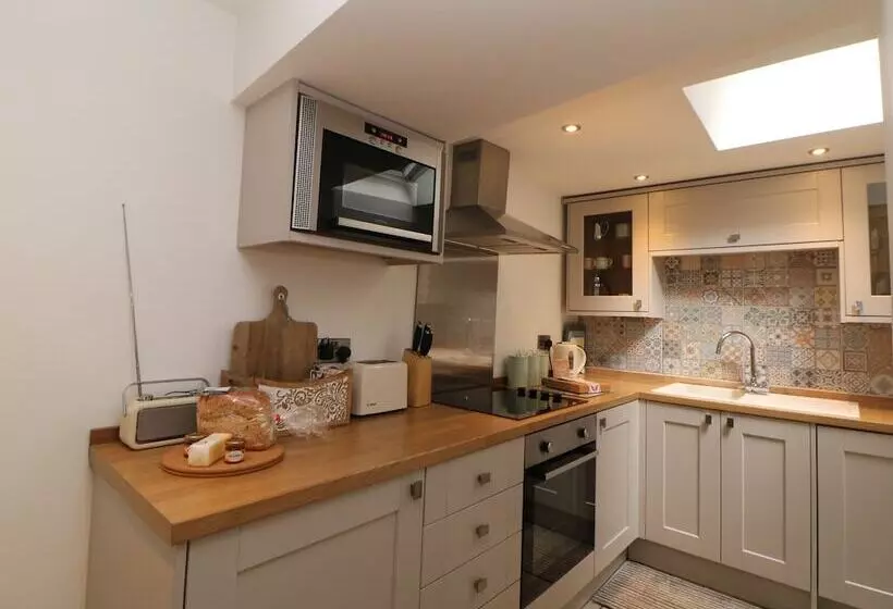 Ardeevin Cottage