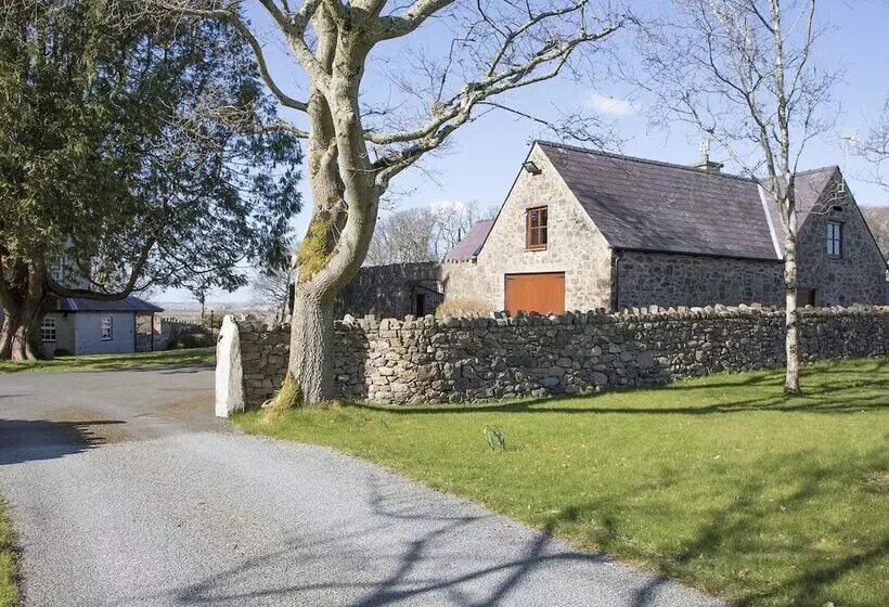Hen Stabl Llandwrog
