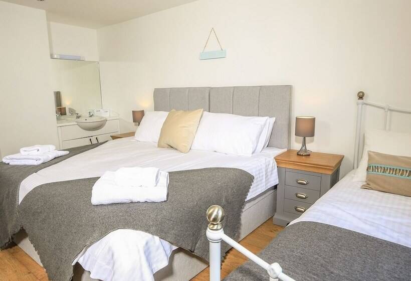 Sandcastles 15a Fore Street