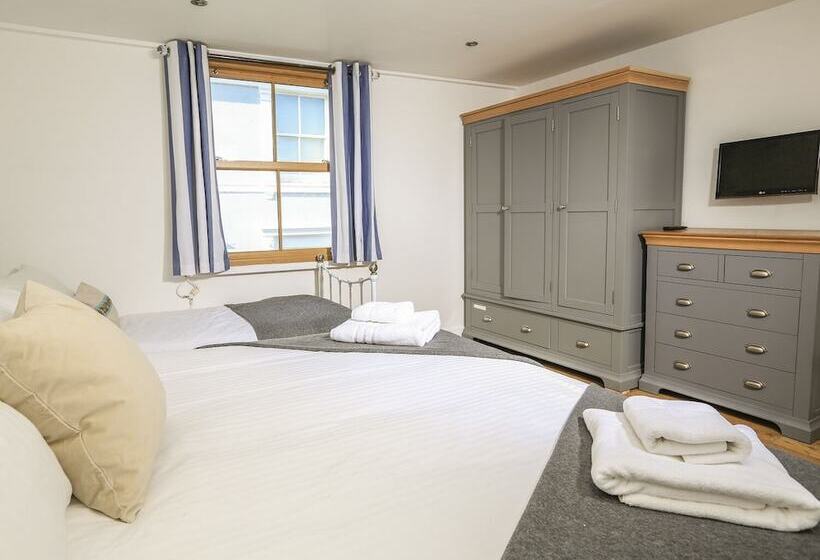 Sandcastles 15a Fore Street