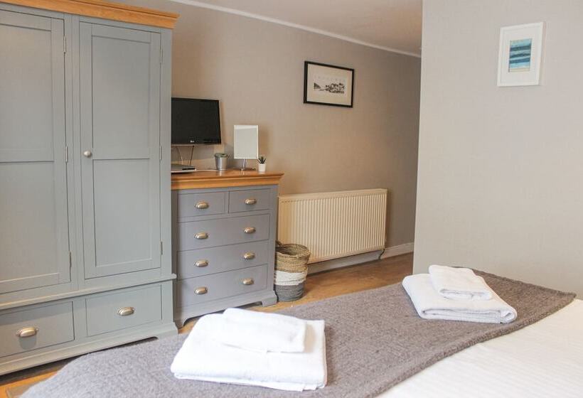 Sandcastles 15a Fore Street