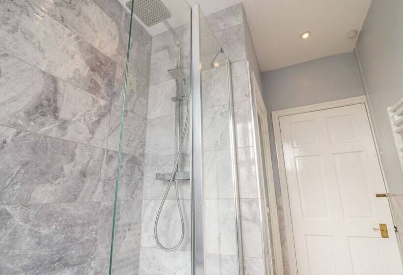 The Cottage At Broadway