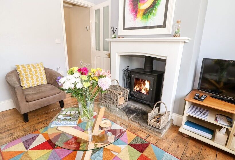 The Cottage At Broadway