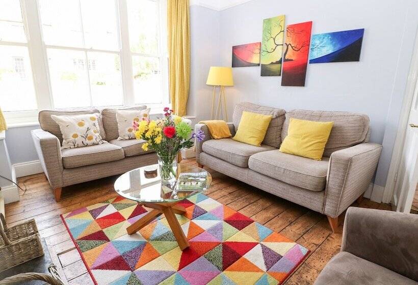 The Cottage At Broadway