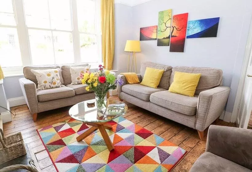 The Cottage At Broadway