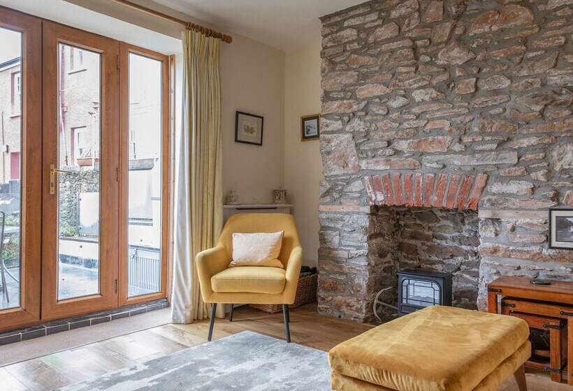 14a Courtenay Street