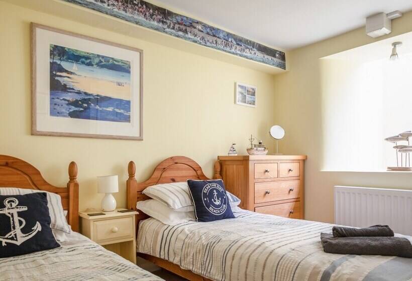 14a Courtenay Street