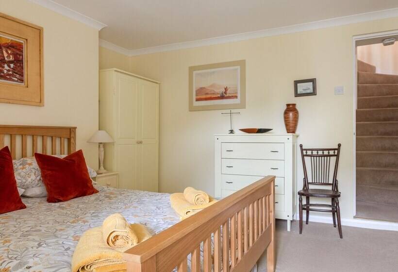 14a Courtenay Street