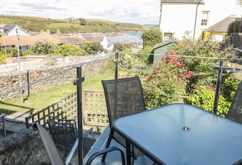 14a Courtenay Street