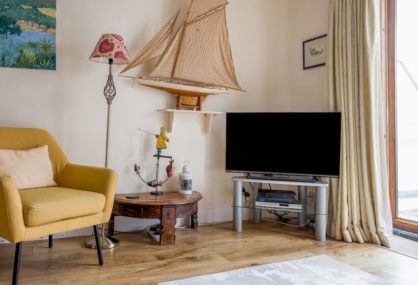 14a Courtenay Street