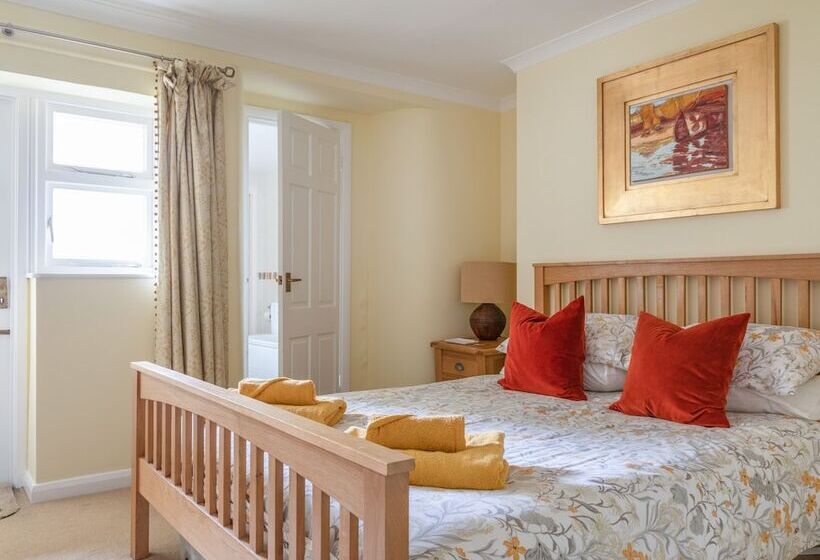 14a Courtenay Street