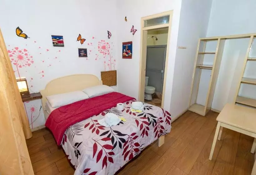 ユースホステル Santa Cruz Backpackers Hostal