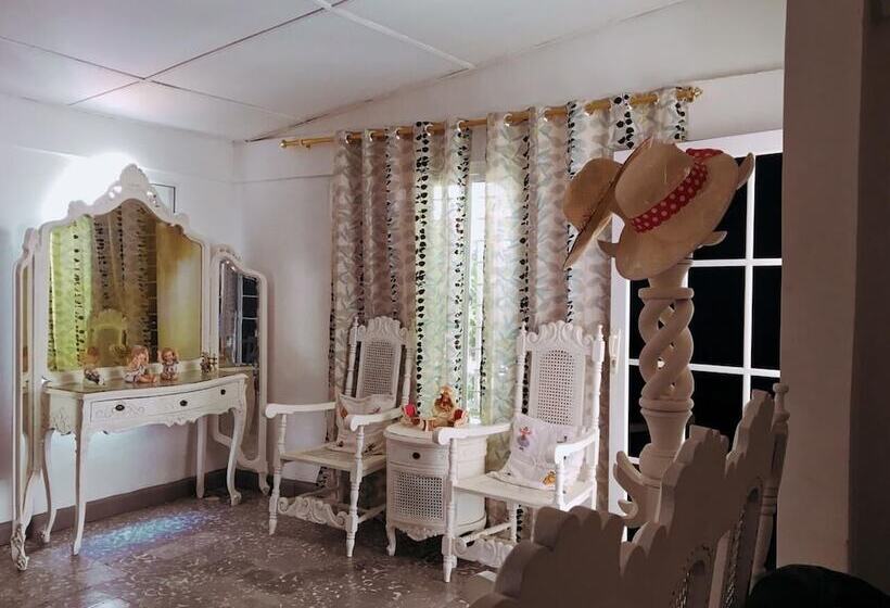 تختخواب و صبحانه Casa Zaida Hostal Vintage