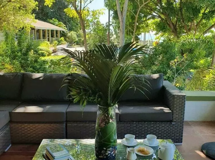 تختخواب و صبحانه Sorrel Bay Retreat Aka Natanias