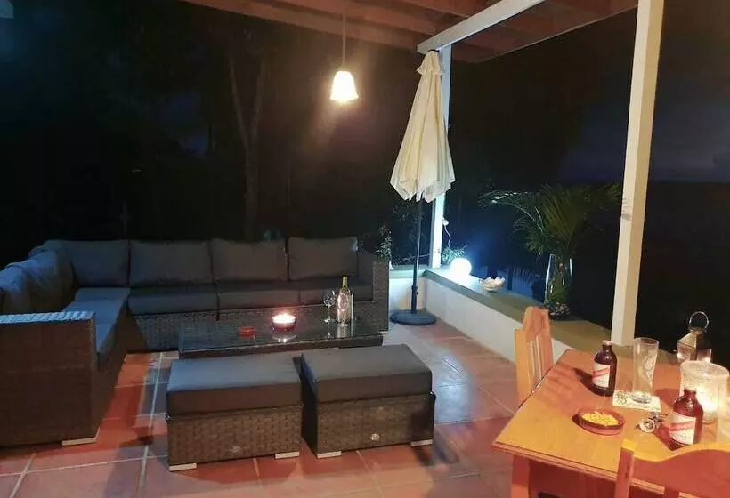 تختخواب و صبحانه Sorrel Bay Retreat Aka Natanias
