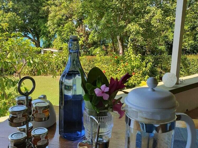 تختخواب و صبحانه Sorrel Bay Retreat Aka Natanias