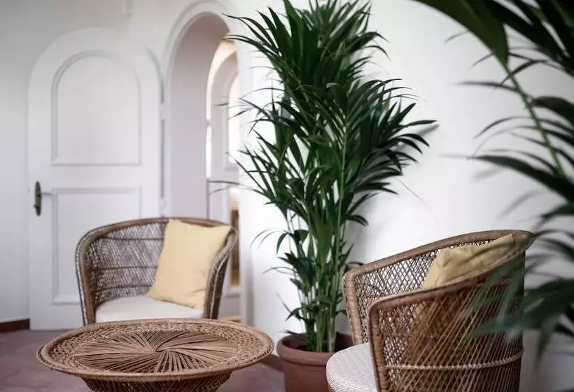 ベッドアンドブレックファースト Villa Arnica   Adults Only