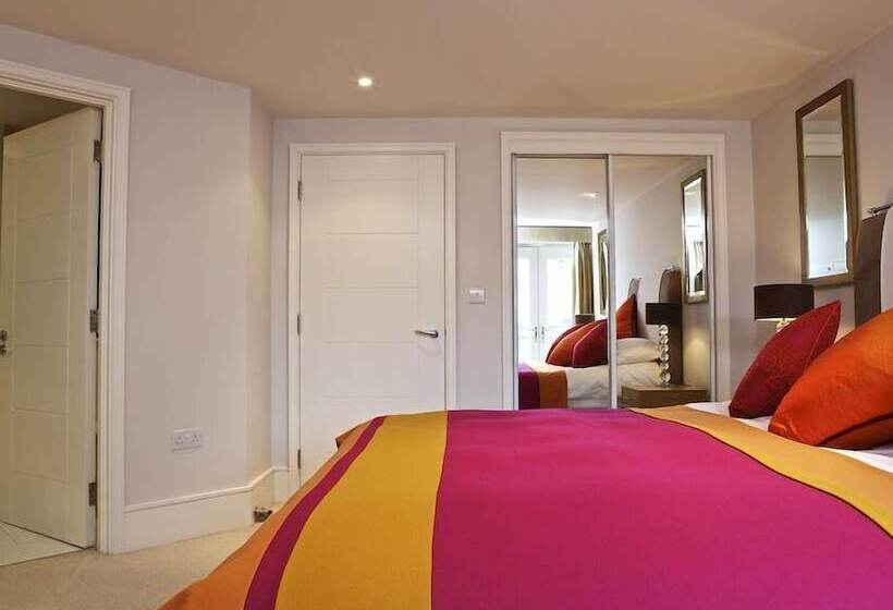 Diddly Squat, 43 Dart Marina