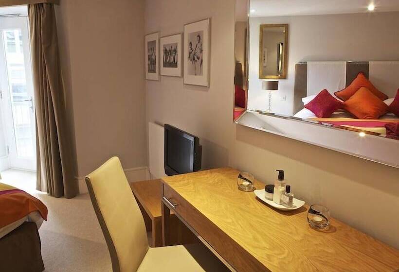 Diddly Squat, 43 Dart Marina