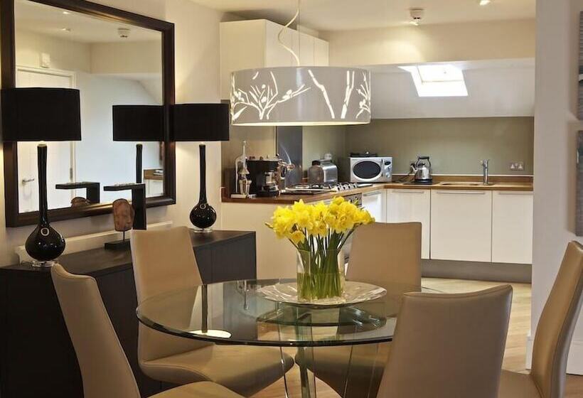 Diddly Squat, 43 Dart Marina