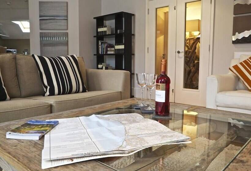 Diddly Squat, 43 Dart Marina