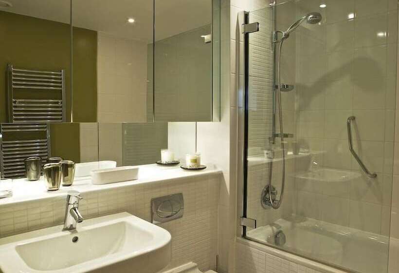 Diddly Squat, 43 Dart Marina