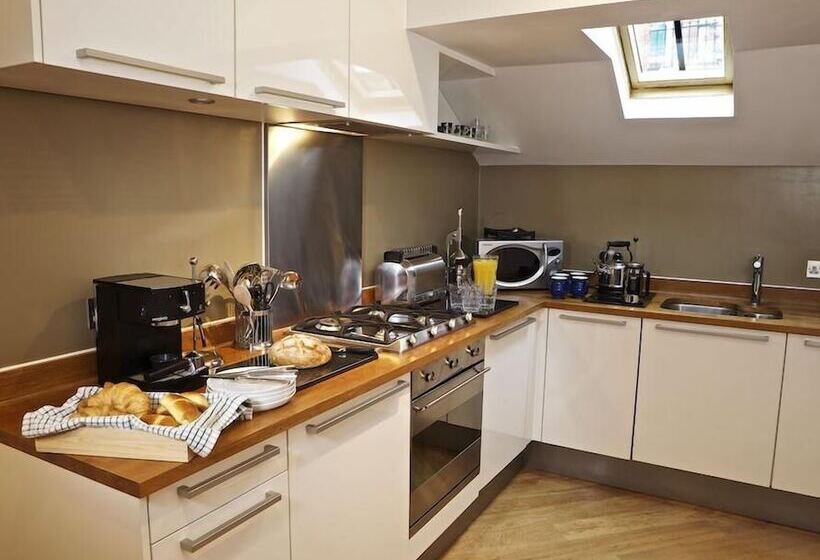 Diddly Squat, 43 Dart Marina