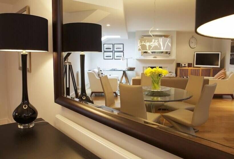 Diddly Squat, 43 Dart Marina