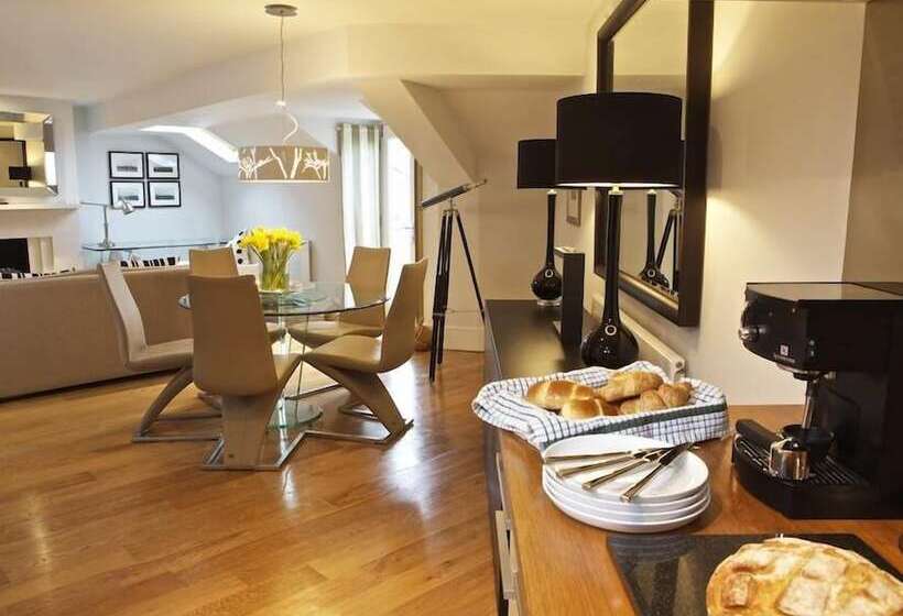 Diddly Squat, 43 Dart Marina