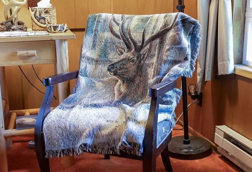 Elk Country Cabin