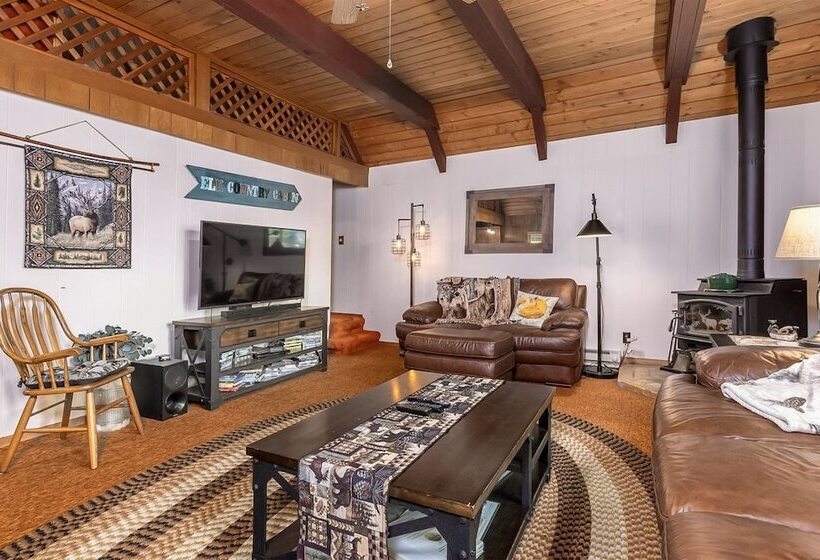 Elk Country Cabin