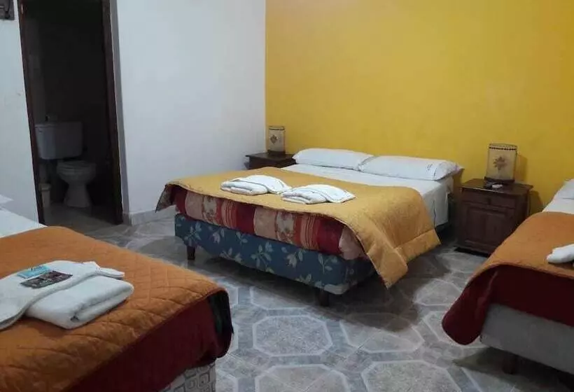 Hotelli Cabañas Y Hostal Las Marias