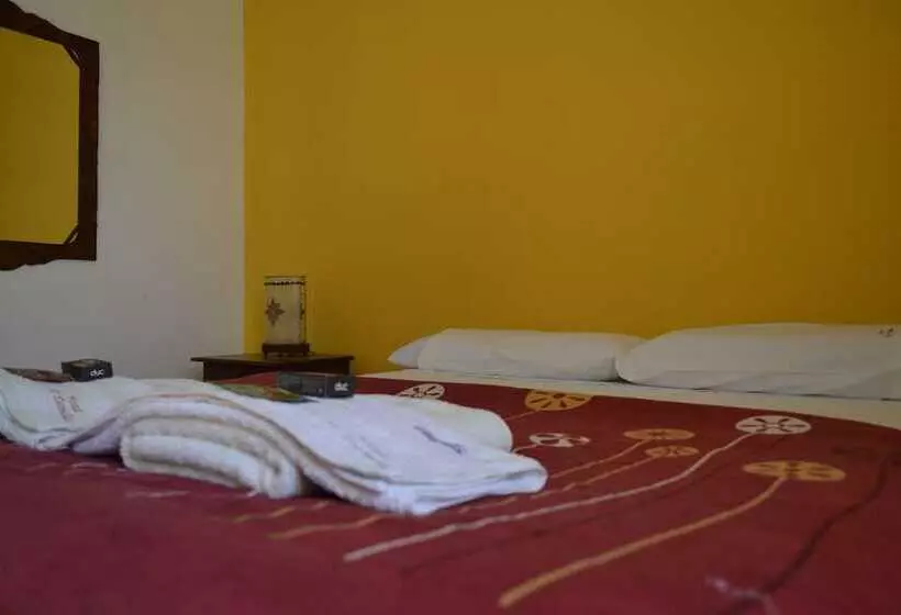 Hotelli Cabañas Y Hostal Las Marias