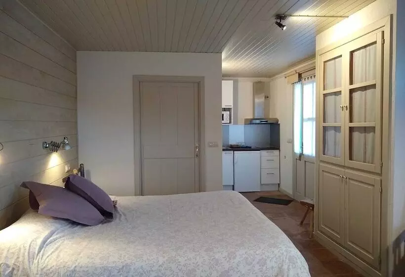 ホテル Hostal D éller