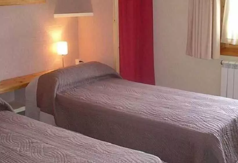 ホテル Hostal D éller