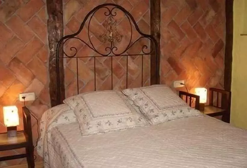 ホテル Hostal D éller