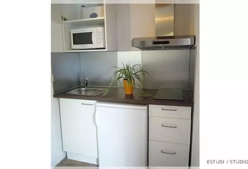 ホテル Hostal D éller