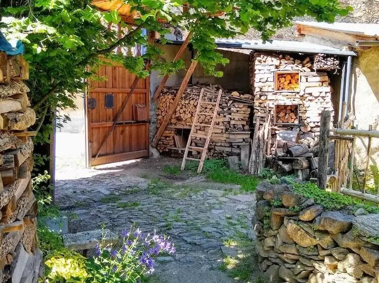 ホテル Hostal D éller