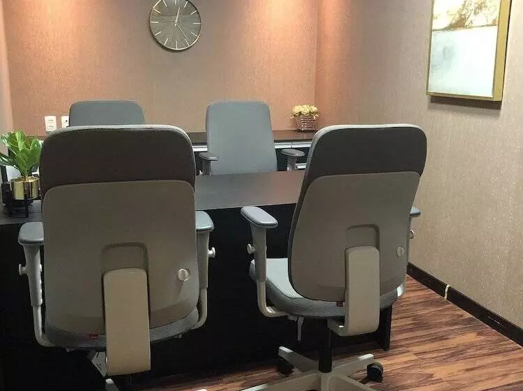 Hotelli Jockey Class