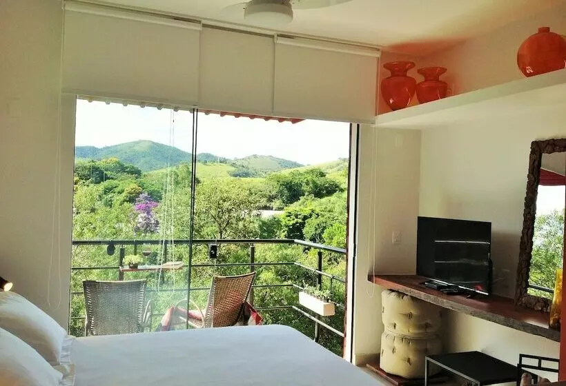 ホテル Latitude Lodge