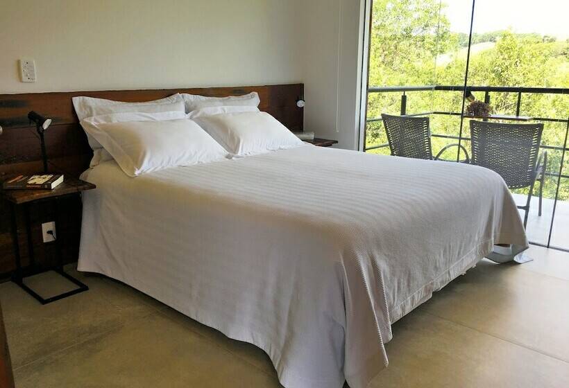 ホテル Latitude Lodge